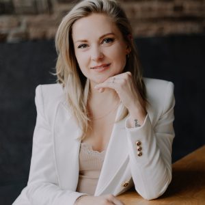 Monika Wiśniowska_sekretariat@plus8.pl