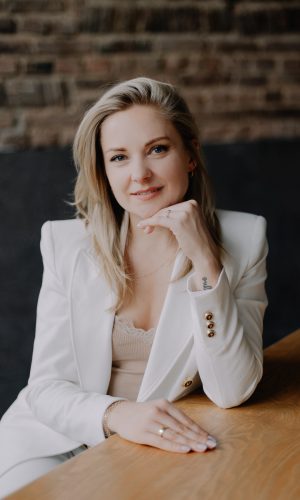 Monika Wiśniowska_sekretariat@plus8.pl